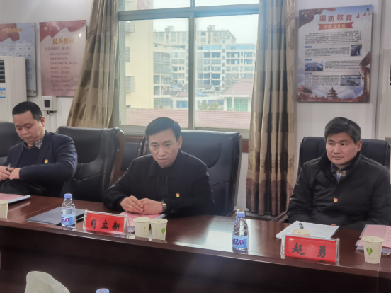 肖立新指导灰山港镇领导班子民主生活会