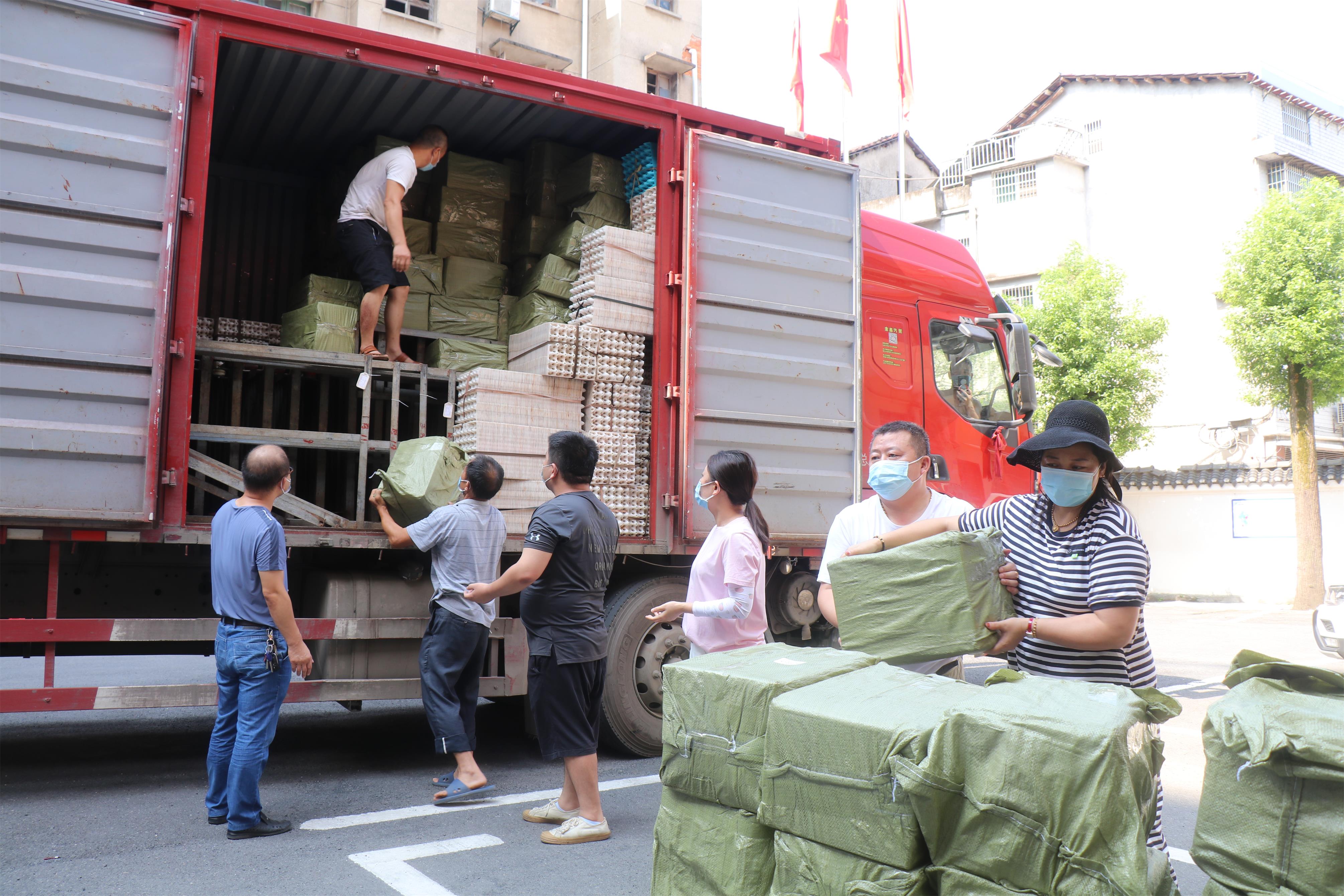 胡少雄捐赠的防疫物资抵达桃江.jpg 胡少雄捐赠的防疫物资抵达桃江.jpg