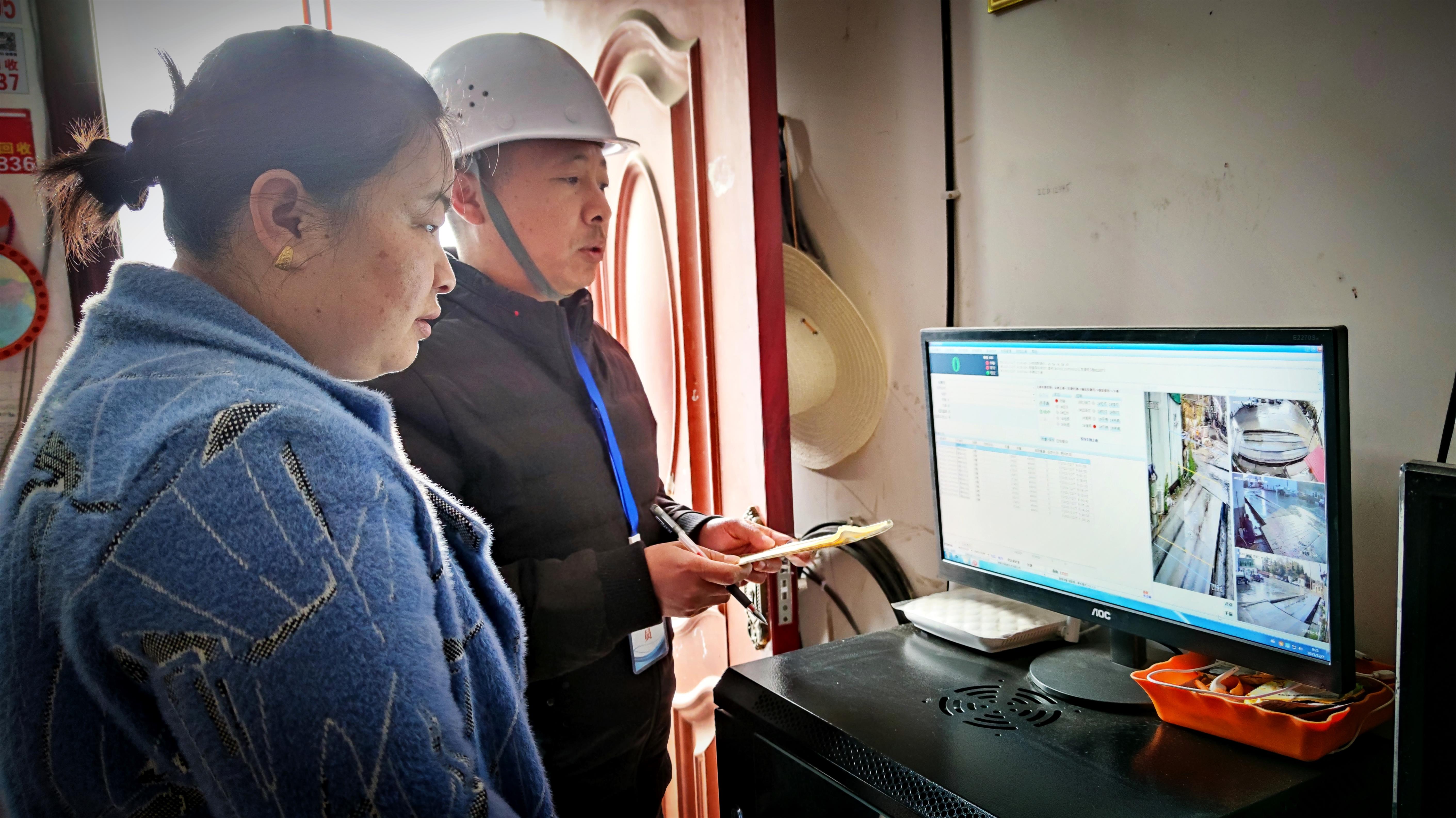 治超信息平台实时监控运输全过程.jpg 治超信息平台实时监控运输全过程.jpg