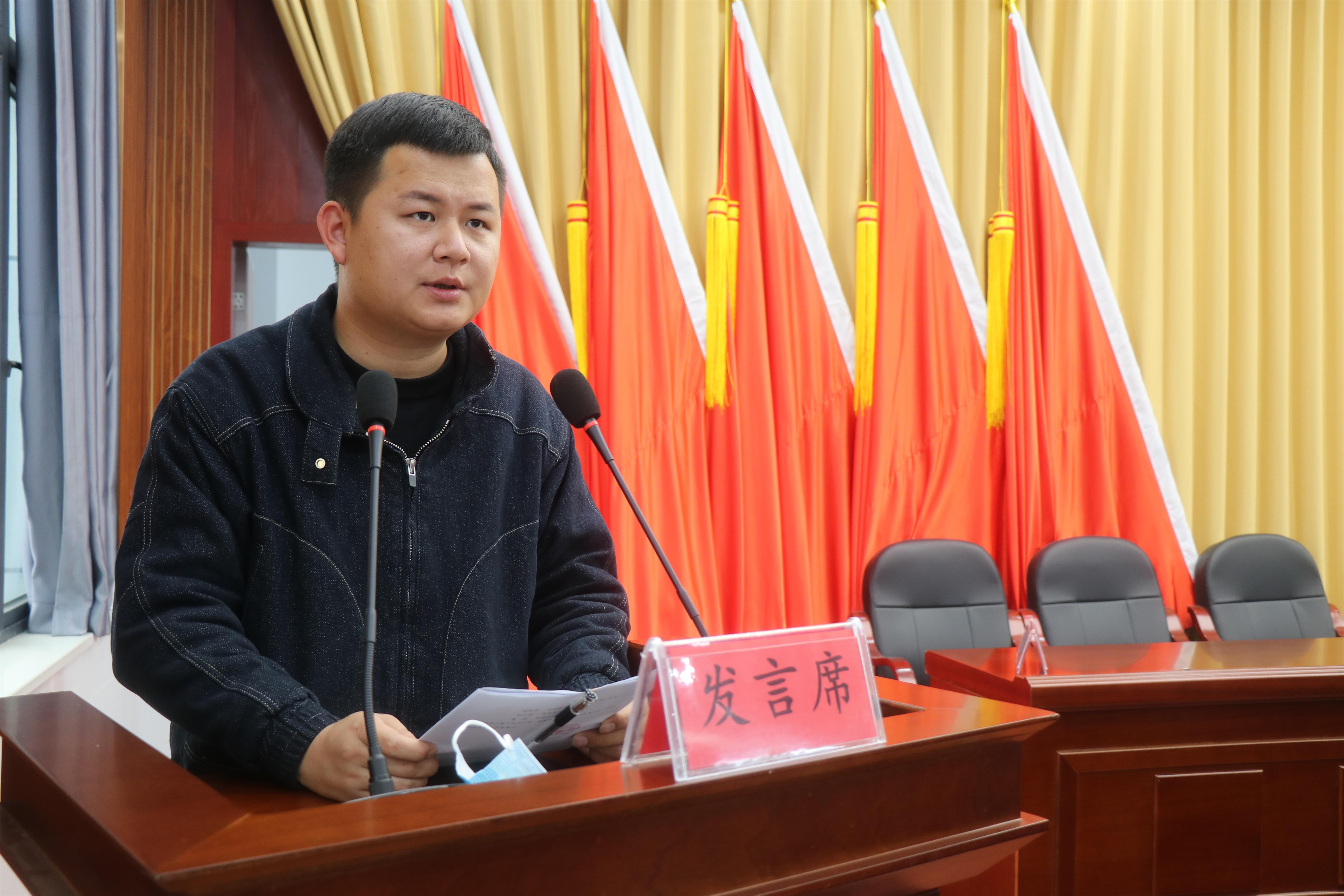 “90后”新任村支书贾虎正在述职.jpg “90后”新任村支书贾虎正在述职.jpg