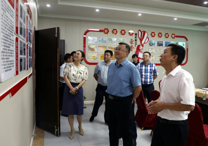 向荣调研青创企业
