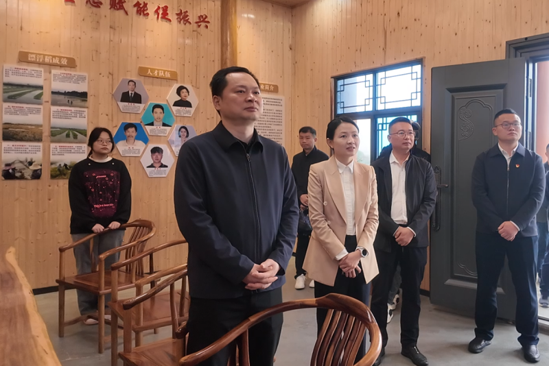 �ܵǸߵ�ʯţ�������