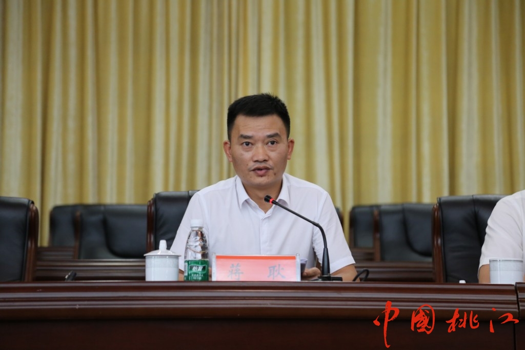 蒋耿出席会议并讲话 陈倩 摄 - 副本.JPG