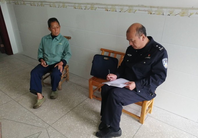 民警走访中680